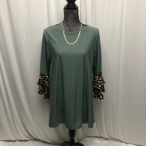 Perfect Peach Green Textured Tunic Leopard Print Ruffle Sleeves Womens Sz Large